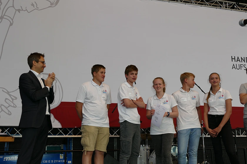 Foto der Siegerehrung auf der Bühne