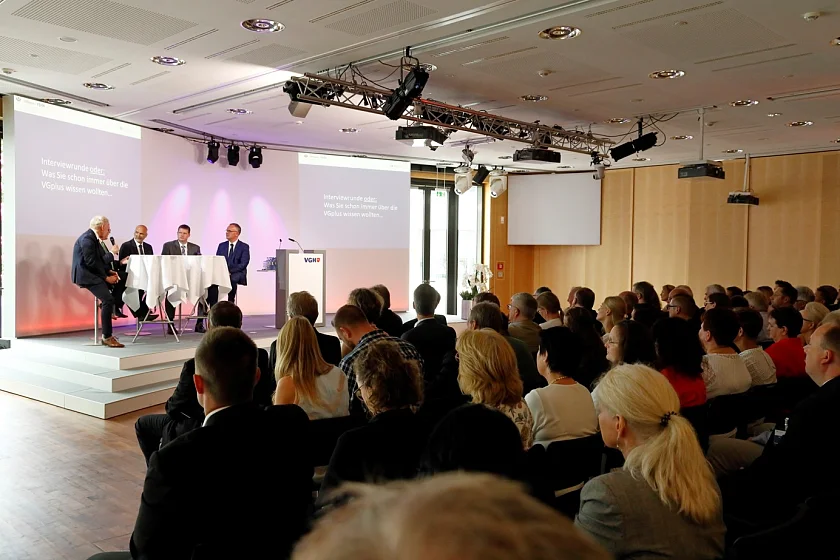 Blick aus dem Podium auf die B&uuml;hne